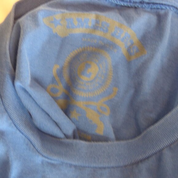 Tee-shirt with a squirell holding a hand gernade which he believes is a very lar - Picture 2 of 5